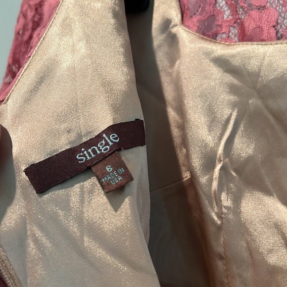 Pink lined lace dress - Picture 3 of 4